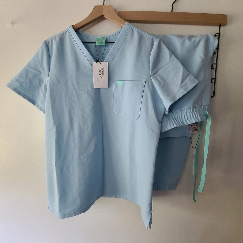 Garde Malade Women's Light Blue Scrub Set Large / Large Petite